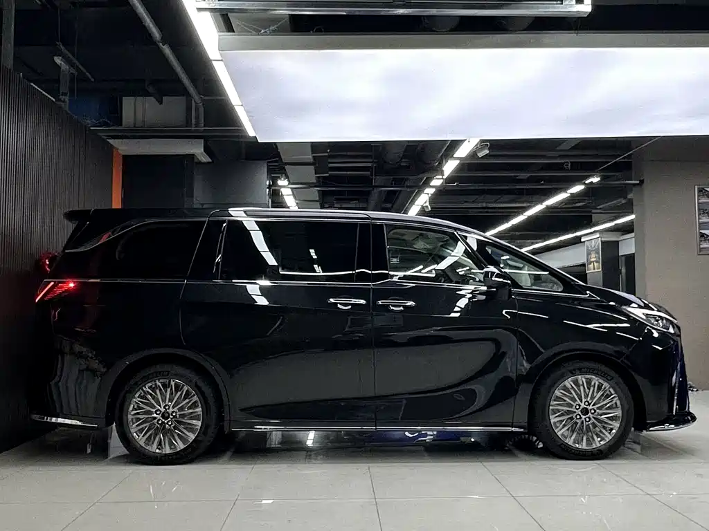 Lexus LM 2025 500h six-seater premium version купить на сайте DeffCars