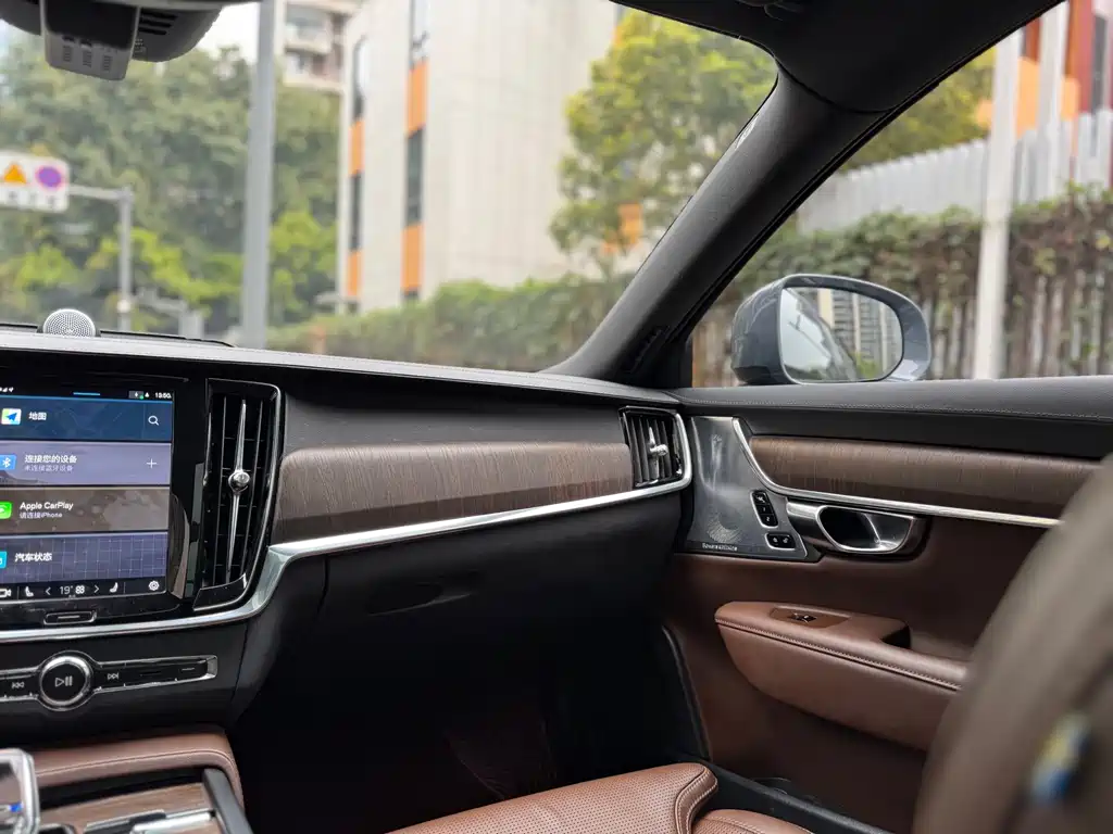 Volvo V90 2023 Cross Country B5 AWD Smart Edition купить на сайте DeffCars