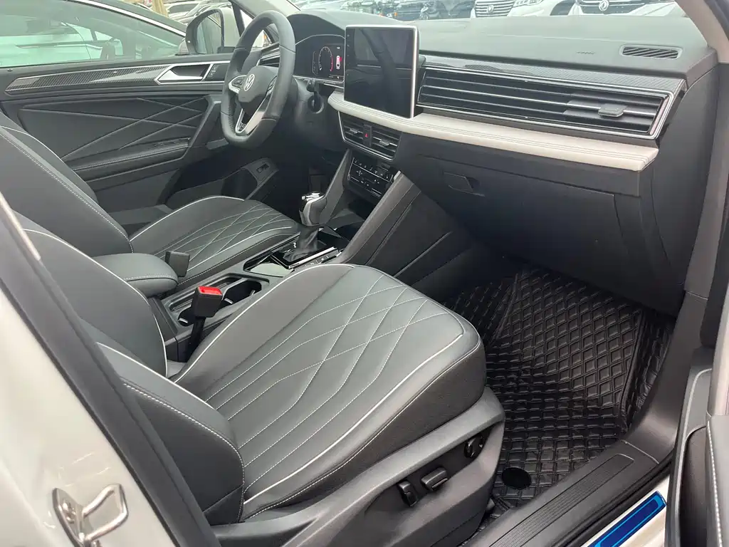 Tiguan L 2024 330TSI automatic two-wheel drive R-Line version купить на сайте DeffCars