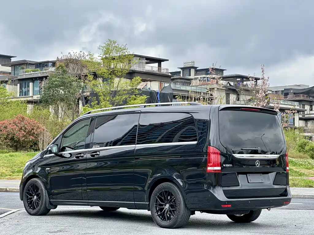 Mercedes-Benz V-Class 2021 V 260 L Long Wheelbase Premium Edition купить на сайте DeffCars