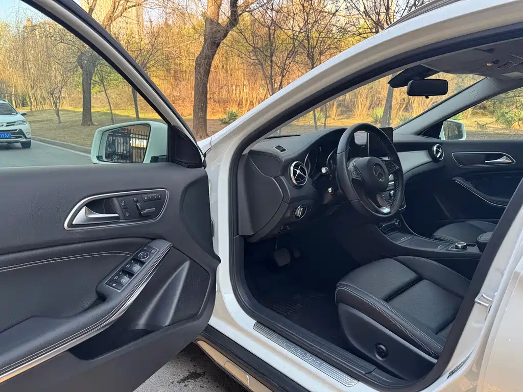 Mercedes-Benz GLA 2016 GLA 200 Fashion Model купить на сайте DeffCars