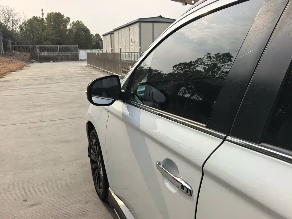 Outlander 2021 2.4L four-wheel drive solar version 5 seats купить на сайте DeffCars