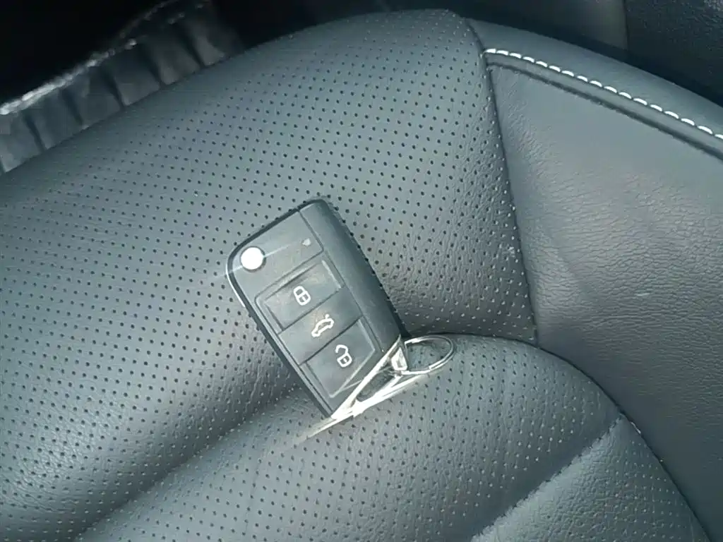 Touron 2020 330TSI 2WD Deluxe Edition National VI купить на сайте DeffCars