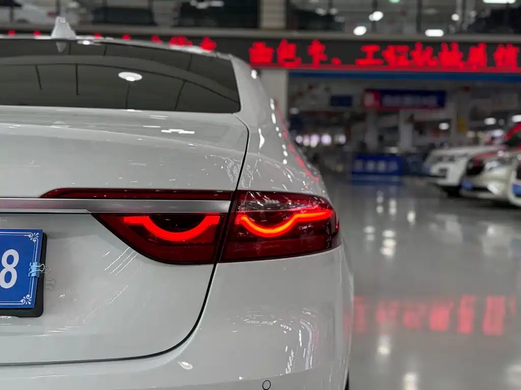 Jaguar XFL 2025 2.0T P250 two-wheel drive exclusive luxury version купить на сайте DeffCars