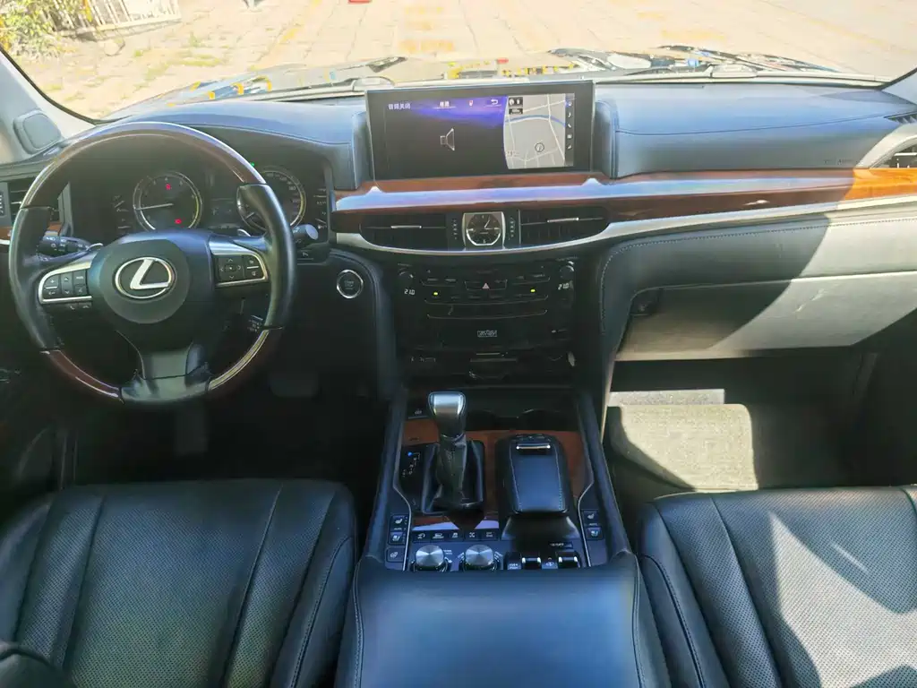 Lexus LX 2017 570 Dynamic Luxury Edition купить на сайте DeffCars