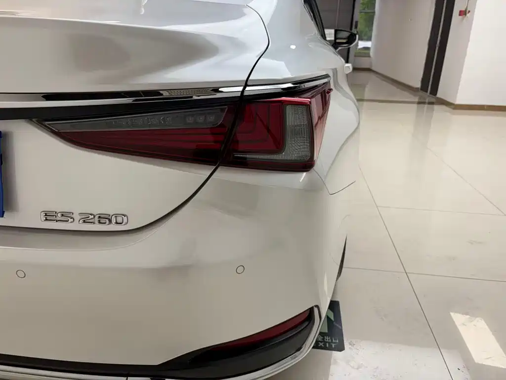 Lexus ES 2020 200 Excellence Edition купить на сайте DeffCars