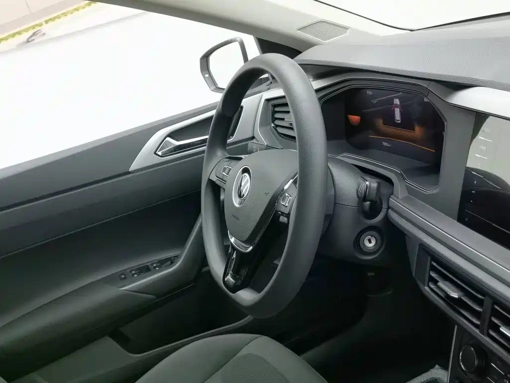 Polo 2023 facelift Plus 1.5L automatic indulgence version купить на сайте DeffCars