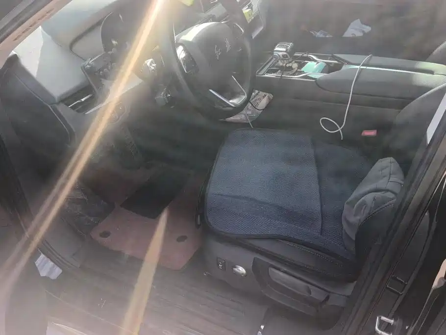 Hongqi E-QM5 2023 model 620km PLUS купить на сайте DeffCars