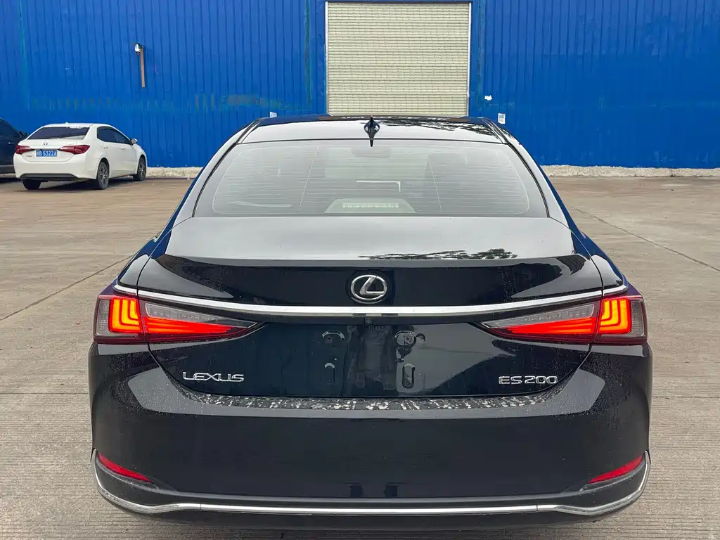 Lexus ES 2023 200 Excellence Edition купить на сайте DeffCars