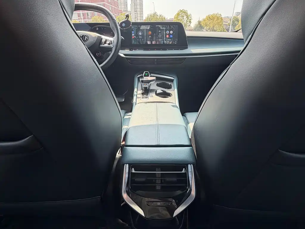 MG7 2023 2.0T Automatic Beauty Hunting Luxury Edition купить на сайте DeffCars