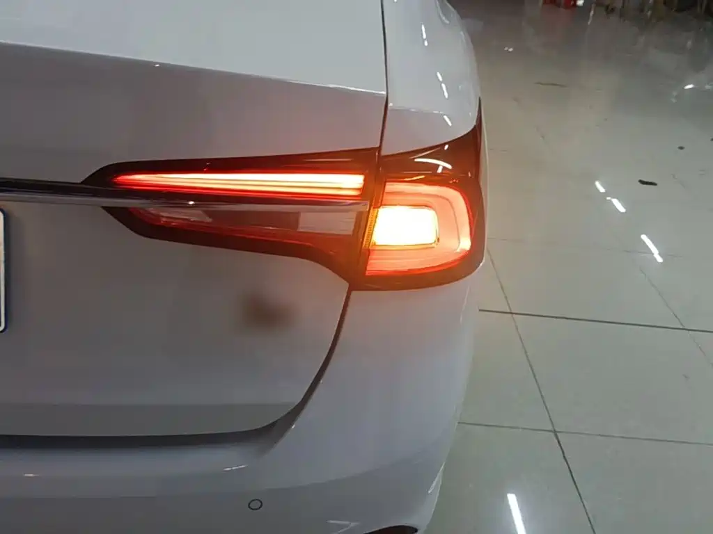ROEWE i5 2020 1.5L Manual 4G Internet Leading Edition купить на сайте DeffCars