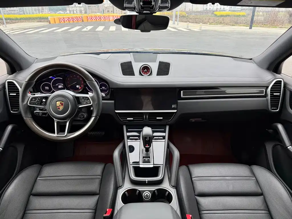 Cayenne New Energy 2023 Cayenne E-Hybrid 2.0T купить на сайте DeffCars