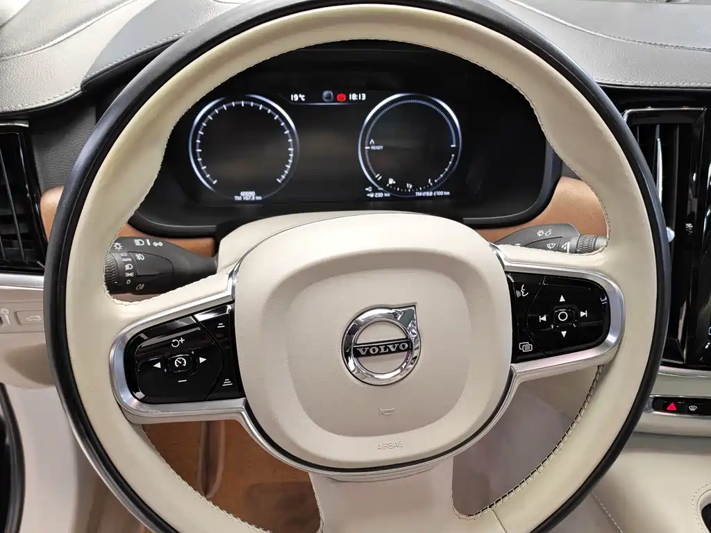 Volvo S90 Plug-in Hybrid 2019 T8 E-Drive Hybrid Honor Edition 3 Seats National VI купить на сайте DeffCars