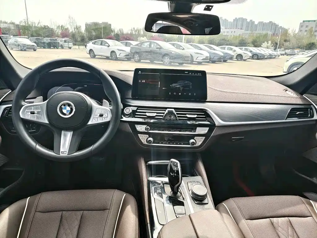 BMW 5 Series 2023 530Li Leading M Sports Package купить на сайте DeffCars