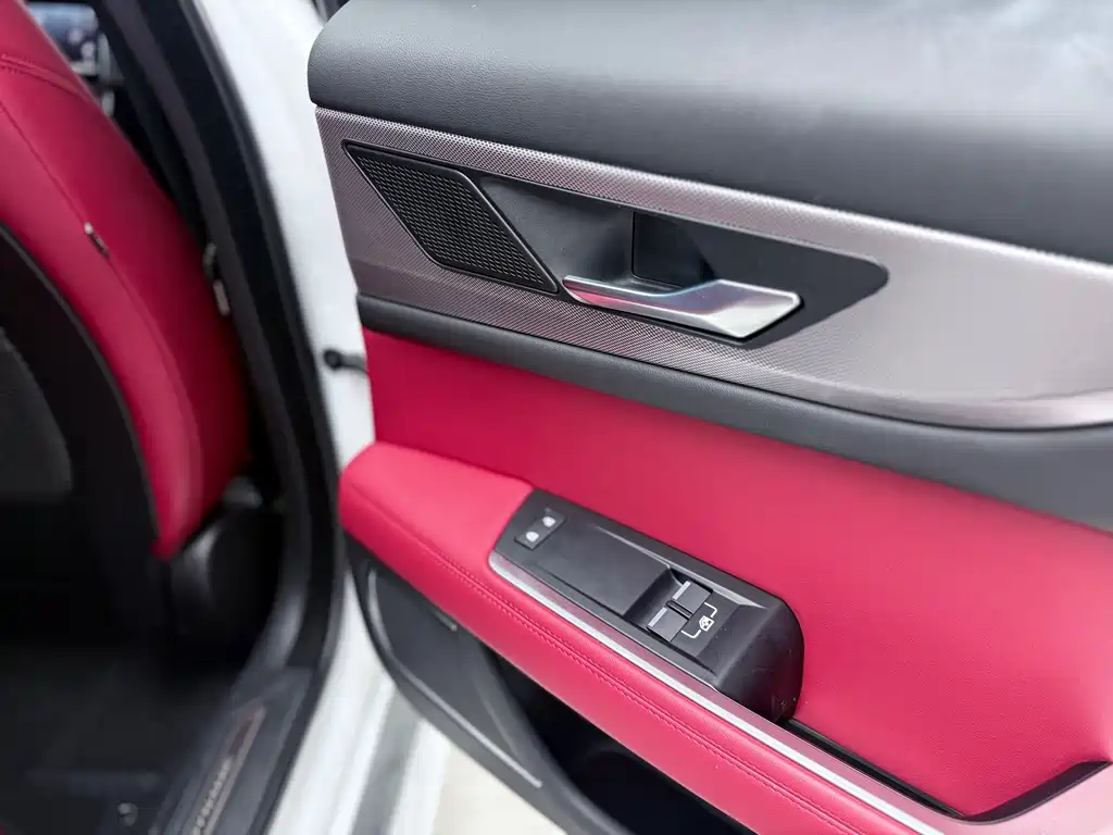 Jaguar XEL 2023 2.0T 250PS R-DYNAMIC S Advanced Sports Edition купить на сайте DeffCars