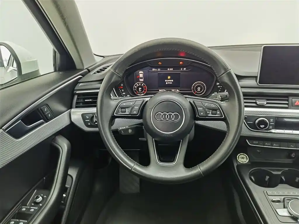 Audi A4L 2018 30th Anniversary Model 40 TFSI Fashion Model купить на сайте DeffCars