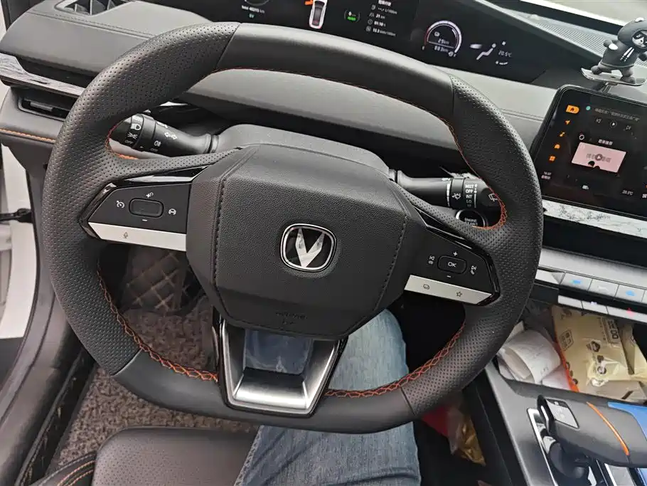 Changan UNI-V Smart iDD 2023 Smart iDD 1.5T 113km smart fun model купить на сайте DeffCars