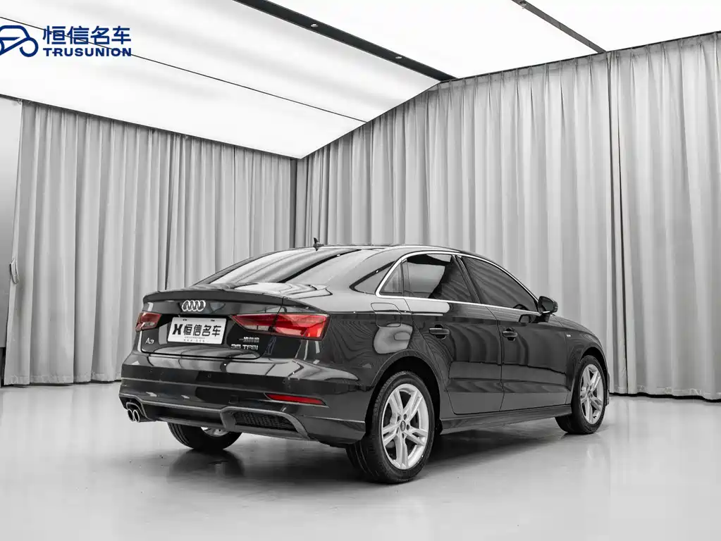 Audi A3 2018 30th Anniversary Limousine 35 TFSI Fashion купить на сайте DeffCars