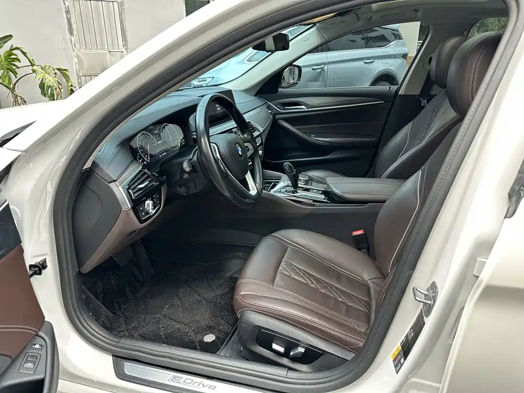 BMW 5 Series New Energy 2019 Model 530Le Luxury Package купить на сайте DeffCars