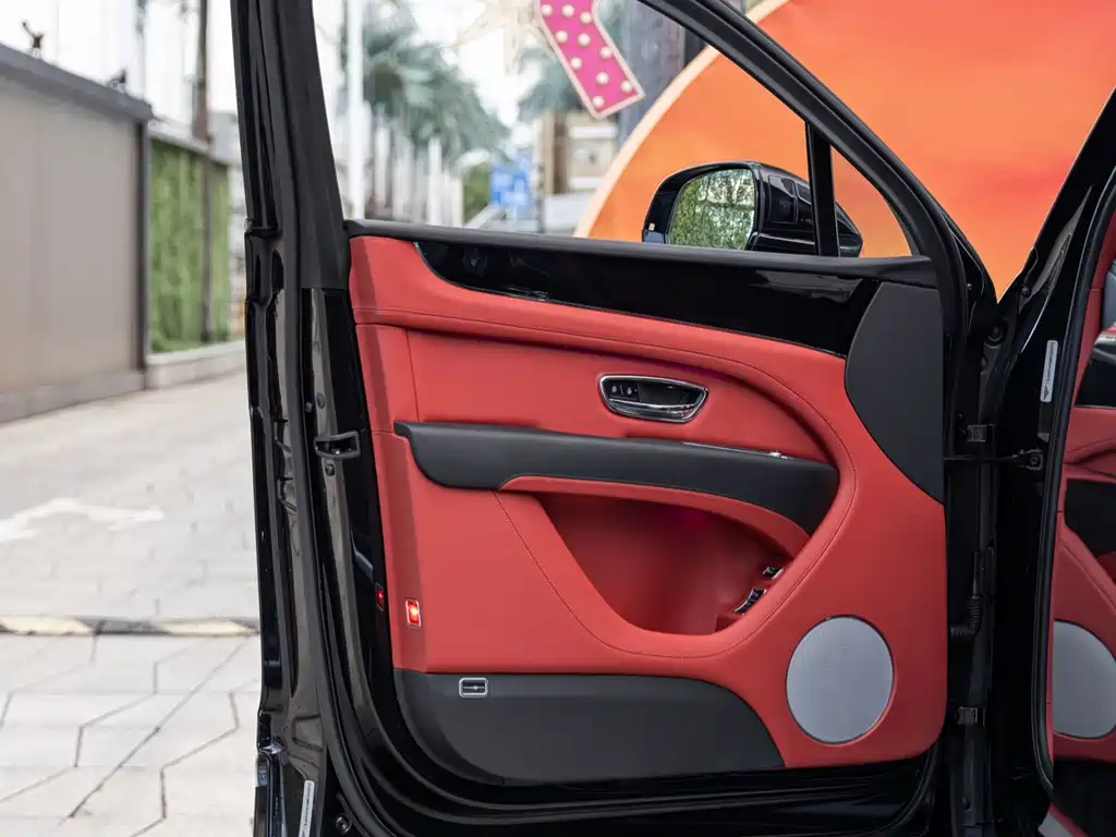 Bentayga plug-in hybrid 2021 3.0T PHEV купить на сайте DeffCars