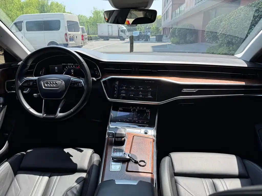 Audi A7 2022 45 TFSI Premium Selection купить на сайте DeffCars