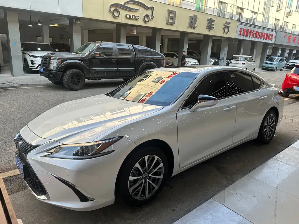 Lexus ES 2022 300h Excellence Edition купить на сайте DeffCars