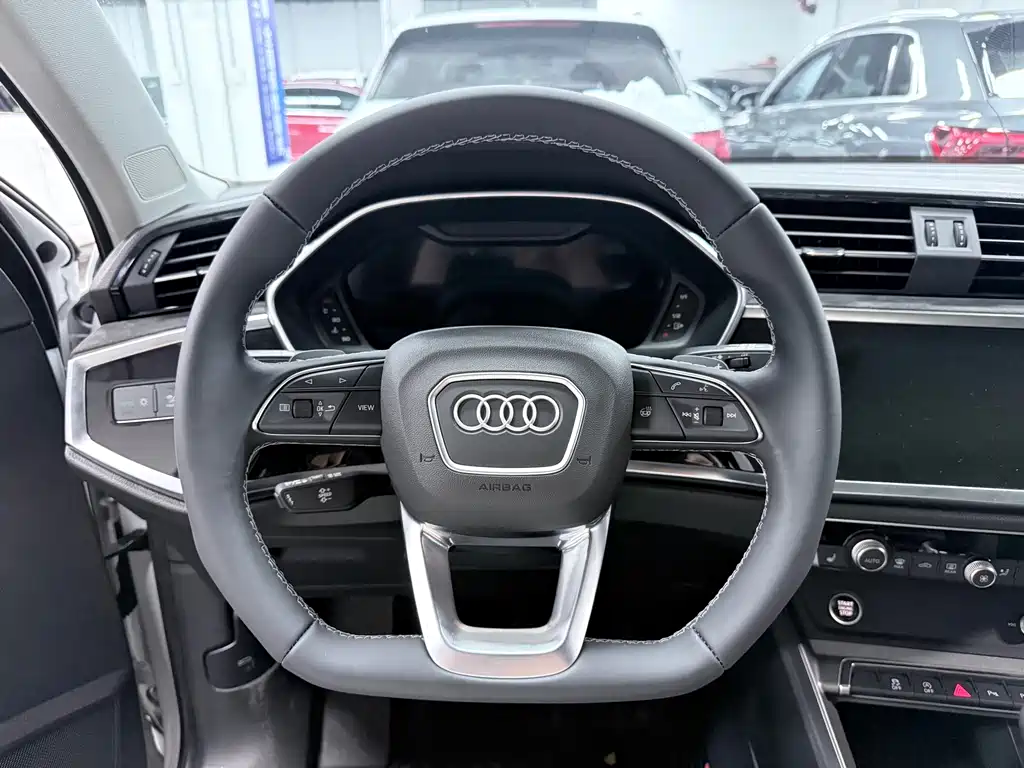 Audi Q3 2022 35 TFSI Fashionable and Dynamic купить на сайте DeffCars