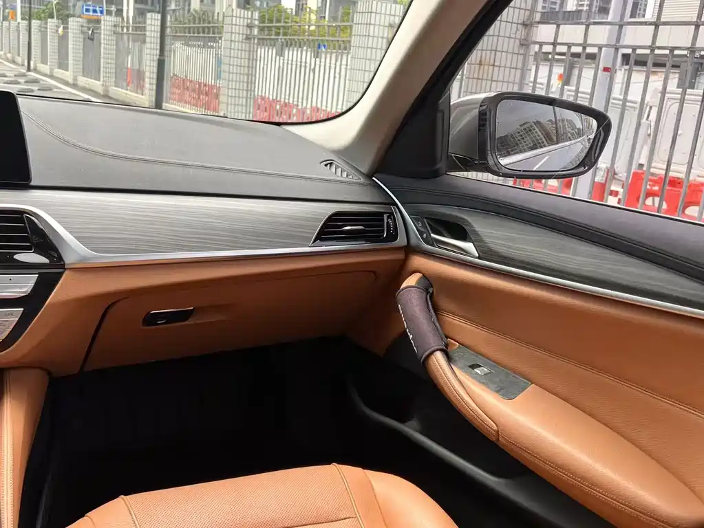 BMW 5 Series New Energy 2018 530Le Luxury Package купить на сайте DeffCars