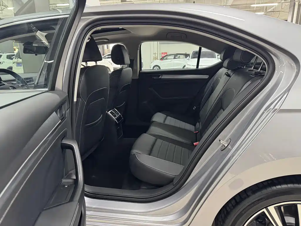 Superb 2025 TSI280 DSG Exclusive Edition купить на сайте DeffCars