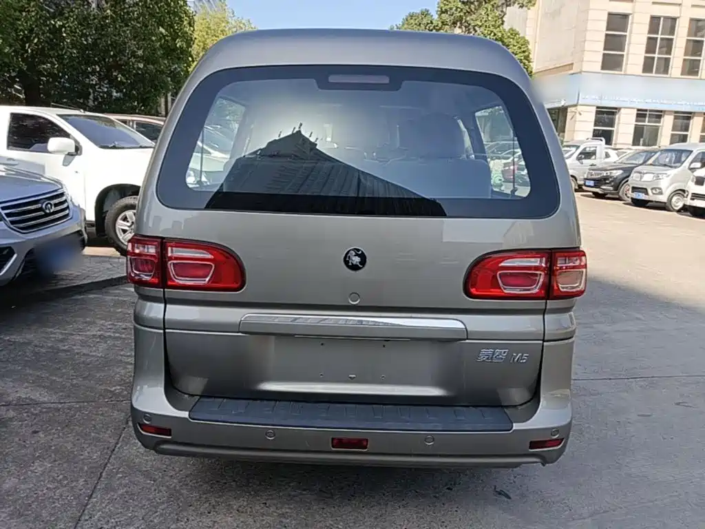 Lingzhi 2024 M5L 1.5T manual basic model 7 seats купить на сайте DeffCars