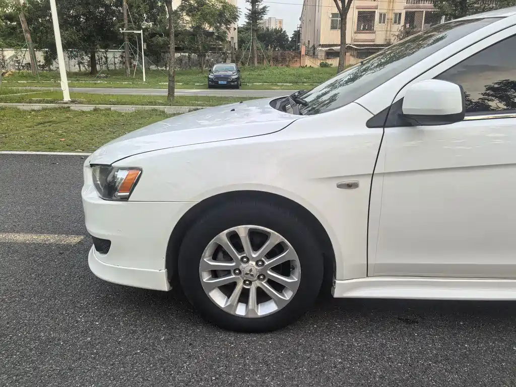 Yishen 2012 Zhishang Edition 1.8L CVT Luxury Model купить на сайте DeffCars