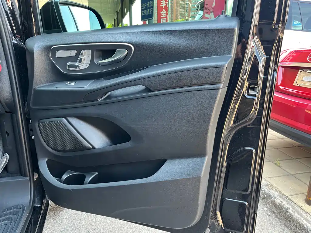 Vito 2024 2.0T Business Edition 7 seats купить на сайте DeffCars