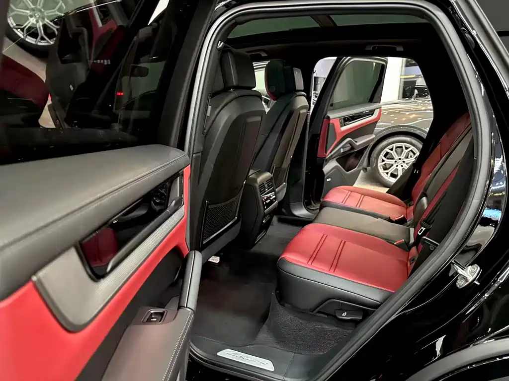 Cayenne New Energy 2024 Cayenne E-Hybrid 2.0T купить на сайте DeffCars