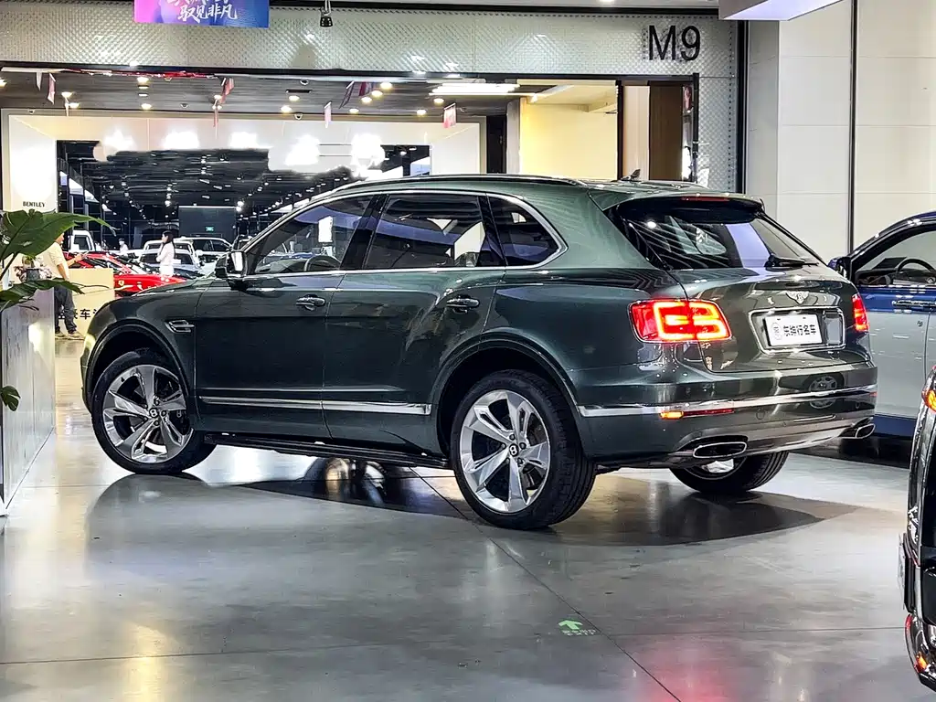 Bentayga 2017 6.0T Standard Edition купить на сайте DeffCars