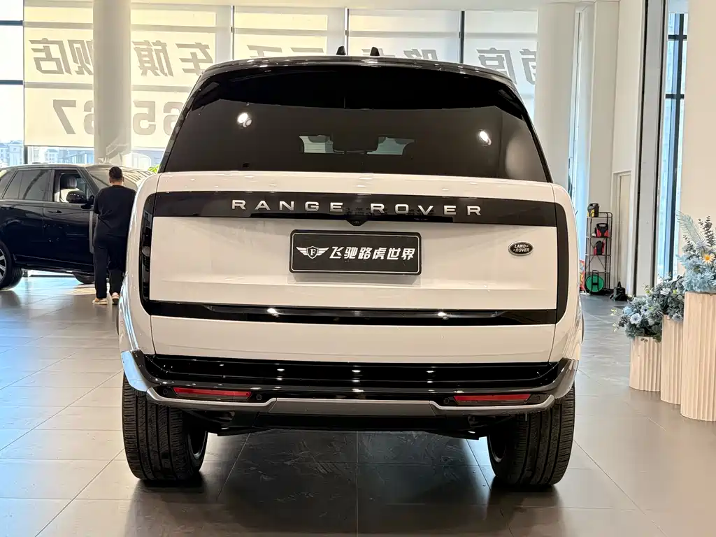 Range Rover 2024 3.0 L6 400PS Extended Edition купить на сайте DeffCars