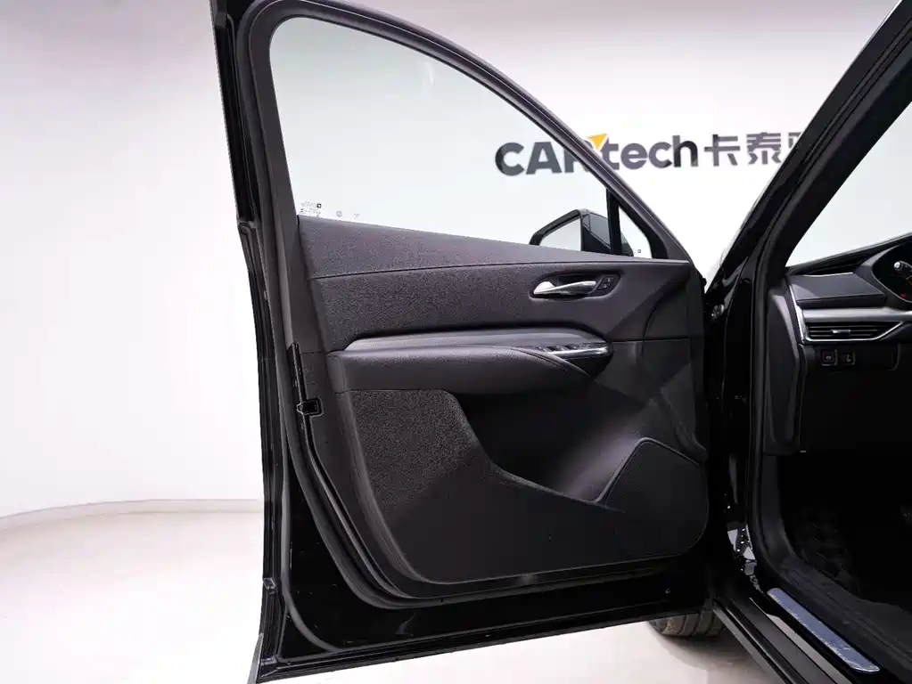 Cadillac XT4 2023 28T two-wheel drive luxury model купить на сайте DeffCars