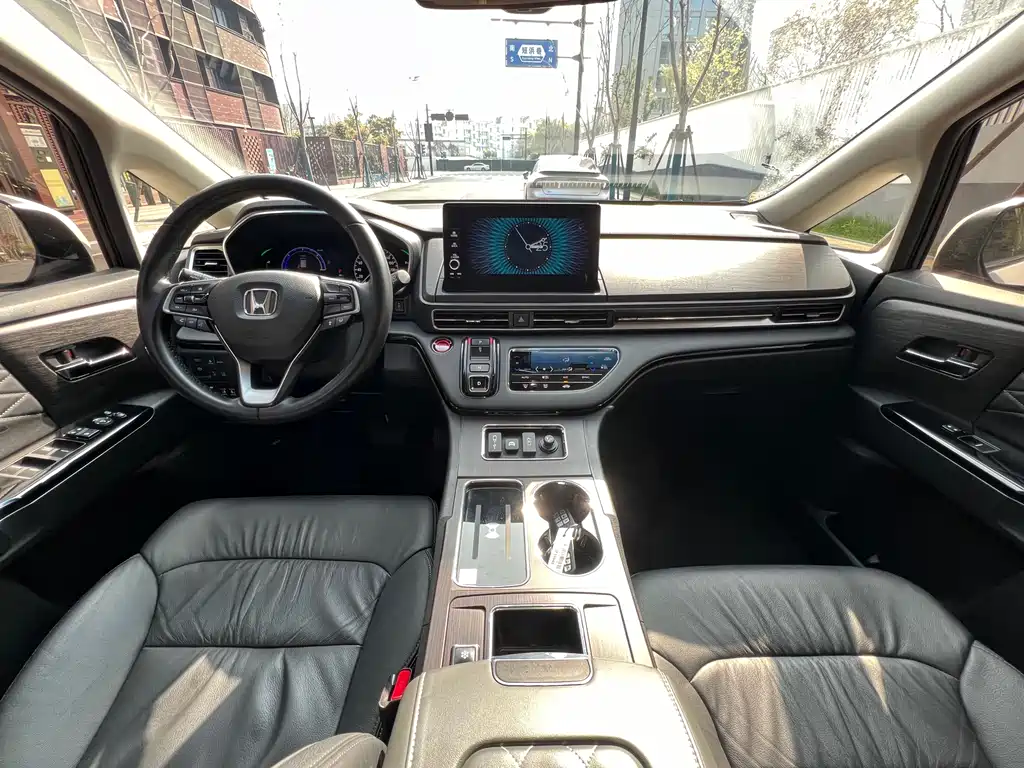Alison 2022 2.0L e:HEV Deluxe Edition купить на сайте DeffCars