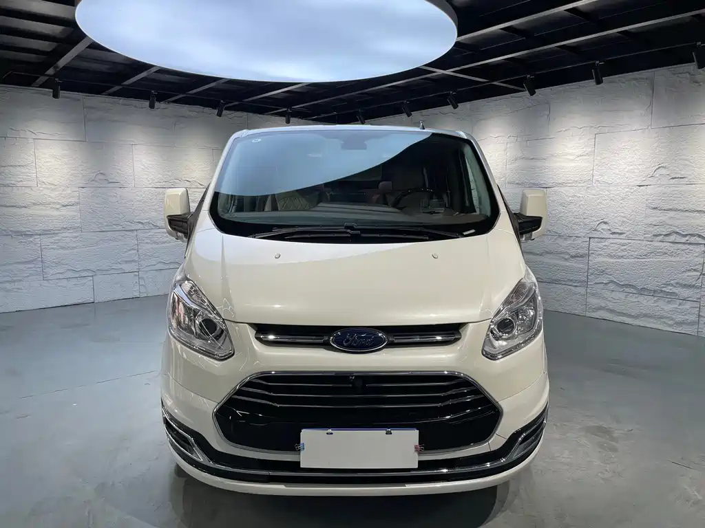 Tourio 2020 2.0T Automatic Elite Edition National VI купить на сайте DeffCars