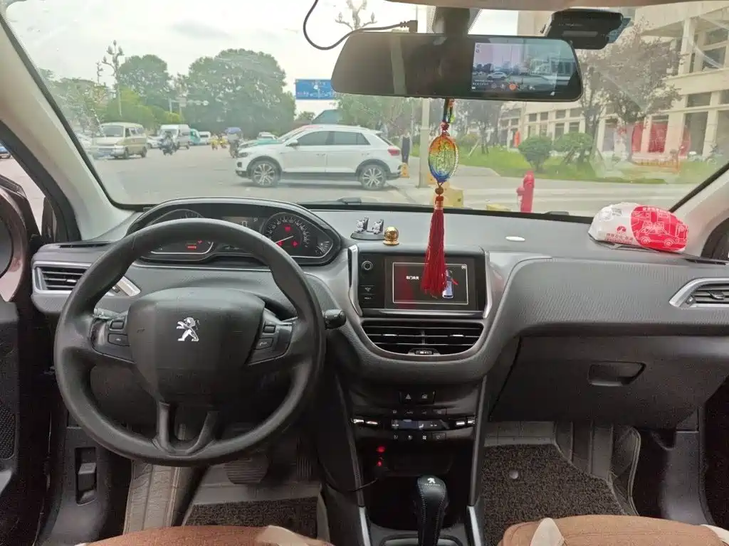 Peugeot 2008 2014 1.6L automatic pilot version купить на сайте DeffCars
