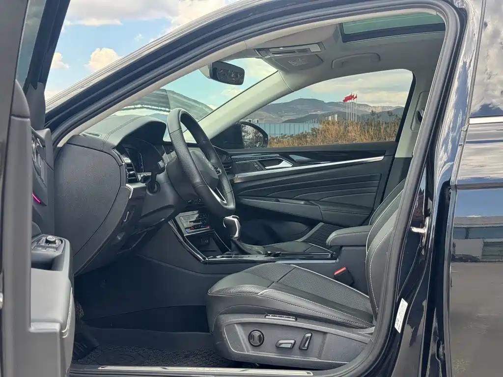 Passat 2023 330TSI Deluxe Edition купить на сайте DeffCars