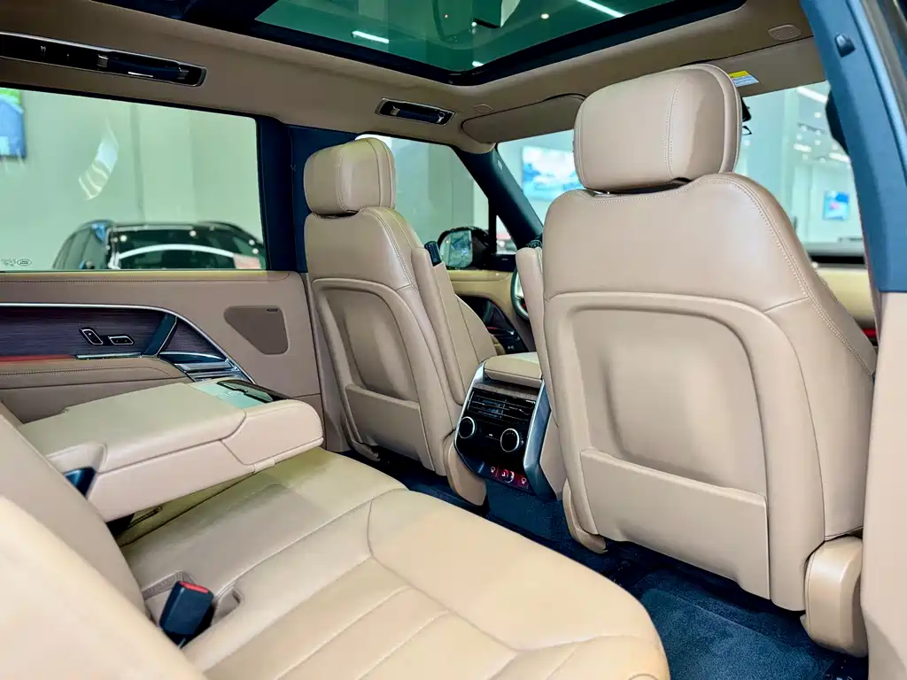 Range Rover 2024 3.0 L6 400PS Extended Edition, seven seats купить на сайте DeffCars