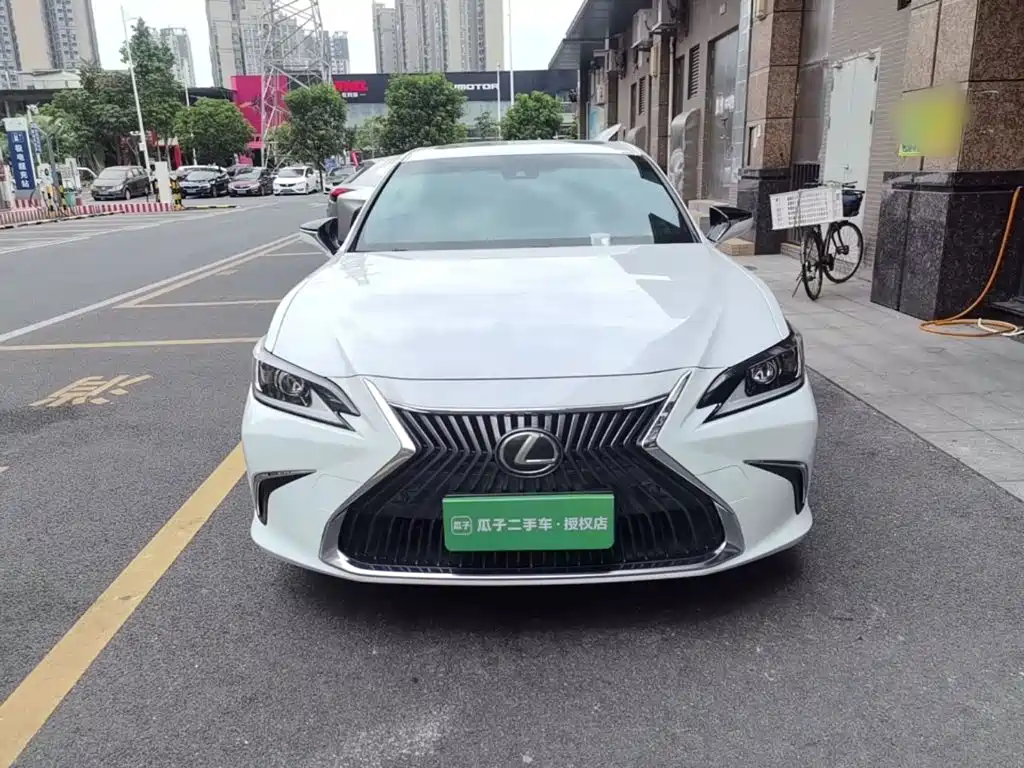 Lexus ES 2020 200 Excellence Edition купить на сайте DeffCars