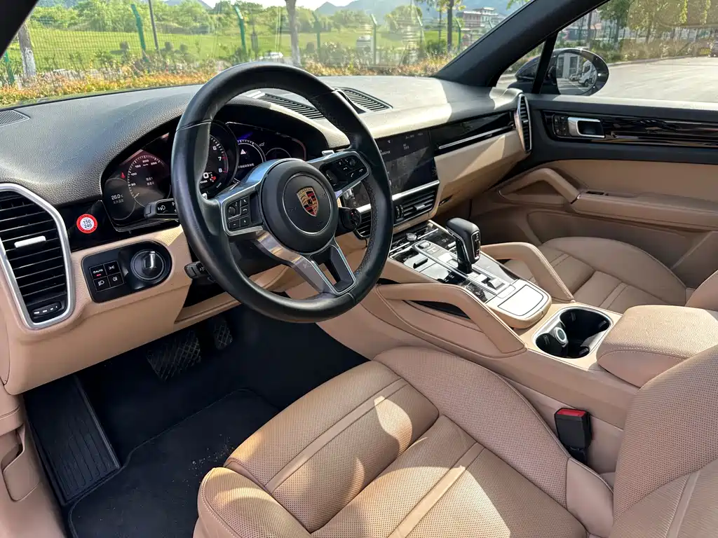 Cayenne New Energy 2019 Cayenne E-Hybrid 2.0T купить на сайте DeffCars