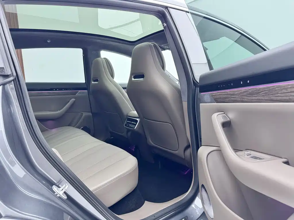 Zhijie R7 2025 extended range 251km Max купить на сайте DeffCars
