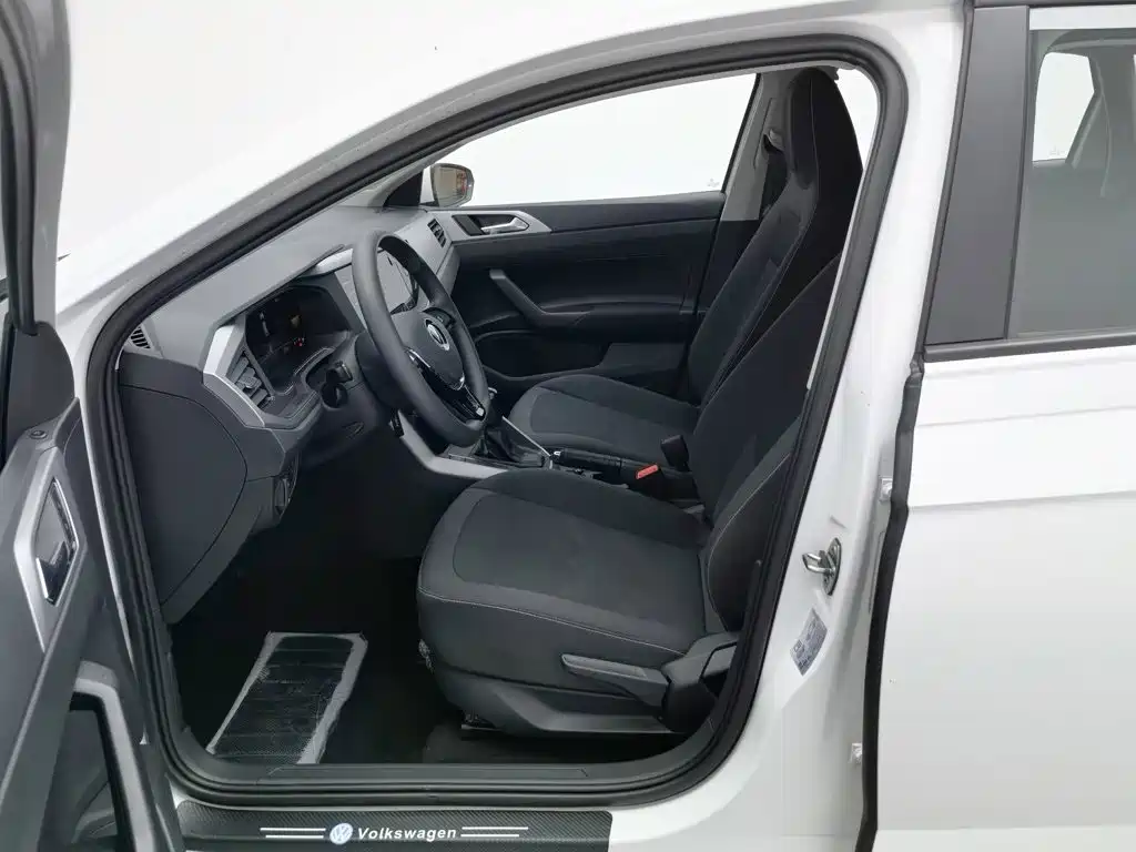 Polo 2023 facelift Plus 1.5L automatic indulgence version купить на сайте DeffCars