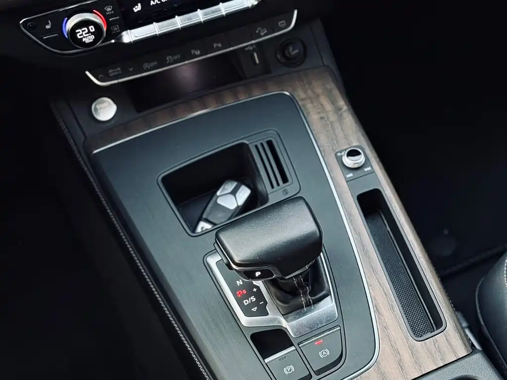 Audi Q5L 2022 facelift 45T luxury and elegant model купить на сайте DeffCars