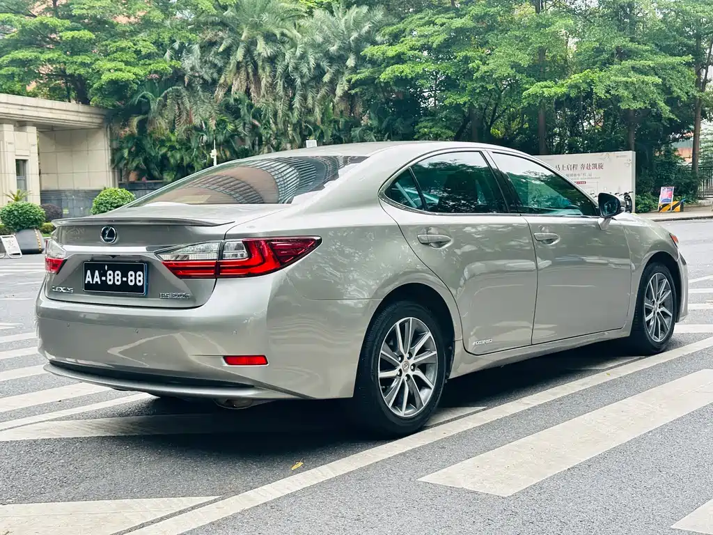 Lexus ES 2015 300h Comfort Edition купить на сайте DeffCars