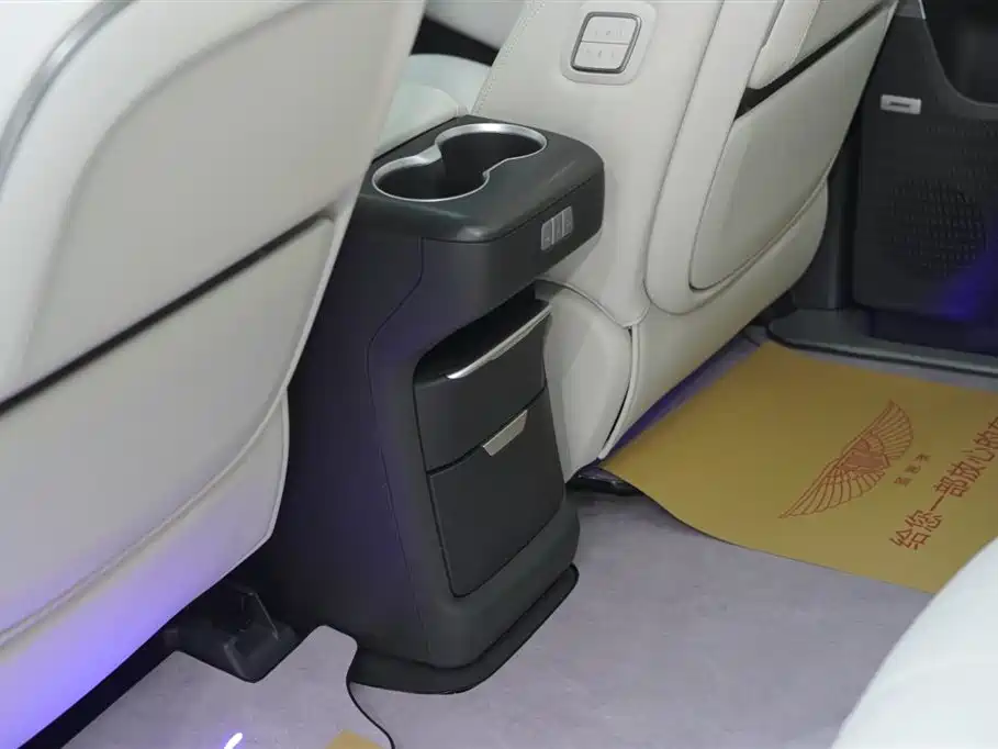 Buick GL8 New Energy 2024 Lu Zun Exclusive Edition 7 seats купить на сайте DeffCars