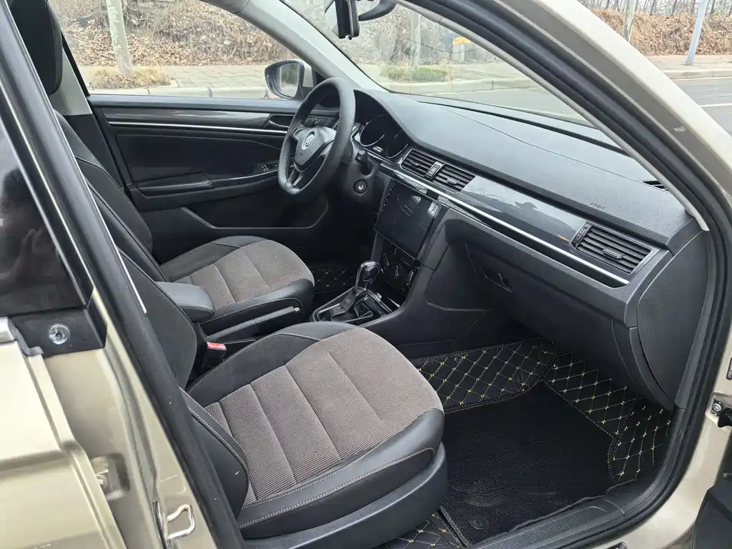 C-TREK Weiling 2017 1.6L automatic comfort model купить на сайте DeffCars