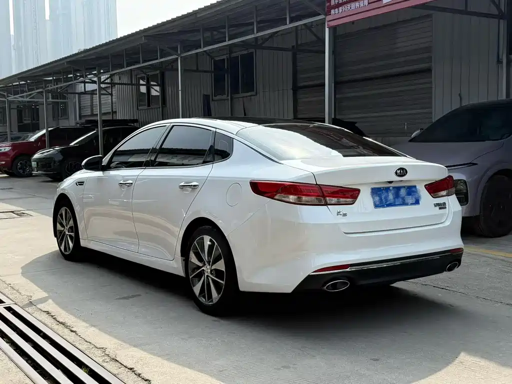 Kia K5 2017 2.0L Automatic 15th Anniversary Special Edition LUX купить на сайте DeffCars